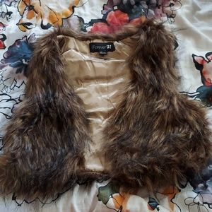 Forever 21 faux fur cropped vest